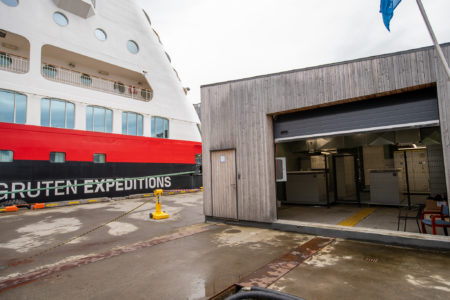 Fyrsta skemmtiferðaskipið landtengt í Reykjavík